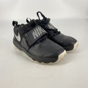 Nike Hustle D 8 Boys Size 1Y Black Mid Top Sneakers Hook Loop 881942-001